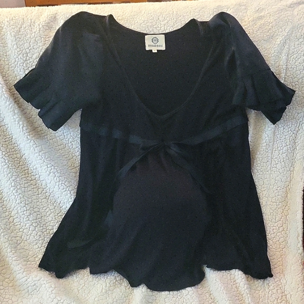Monahmour maternity short-sleeved blouse. Roomy, silky sleeves & middle bow. Med